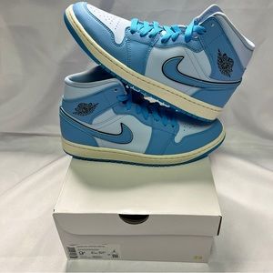Women’s Nike Air Jordan 1 Mid New in Box Size 9.5W Ice Blue